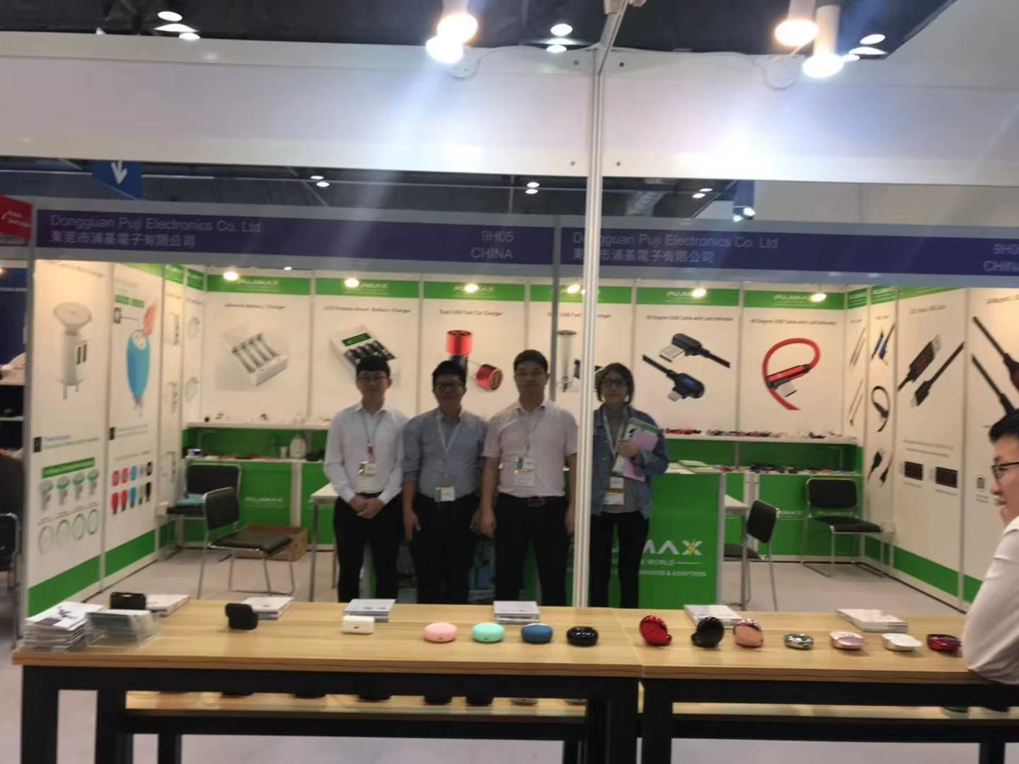 Sample table on the PUJIMAX stand